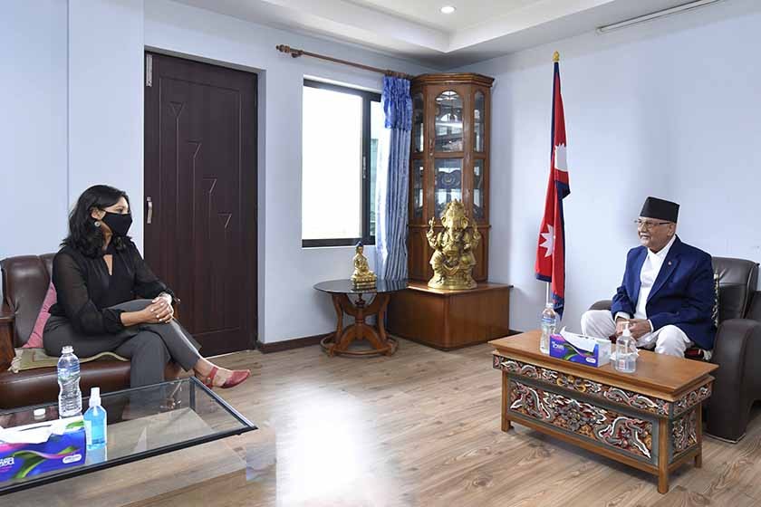 एमसिसी उपाध्यक्ष फतिमाले भेटिन् एमाले अध्यक्ष केपी ओलीलाई